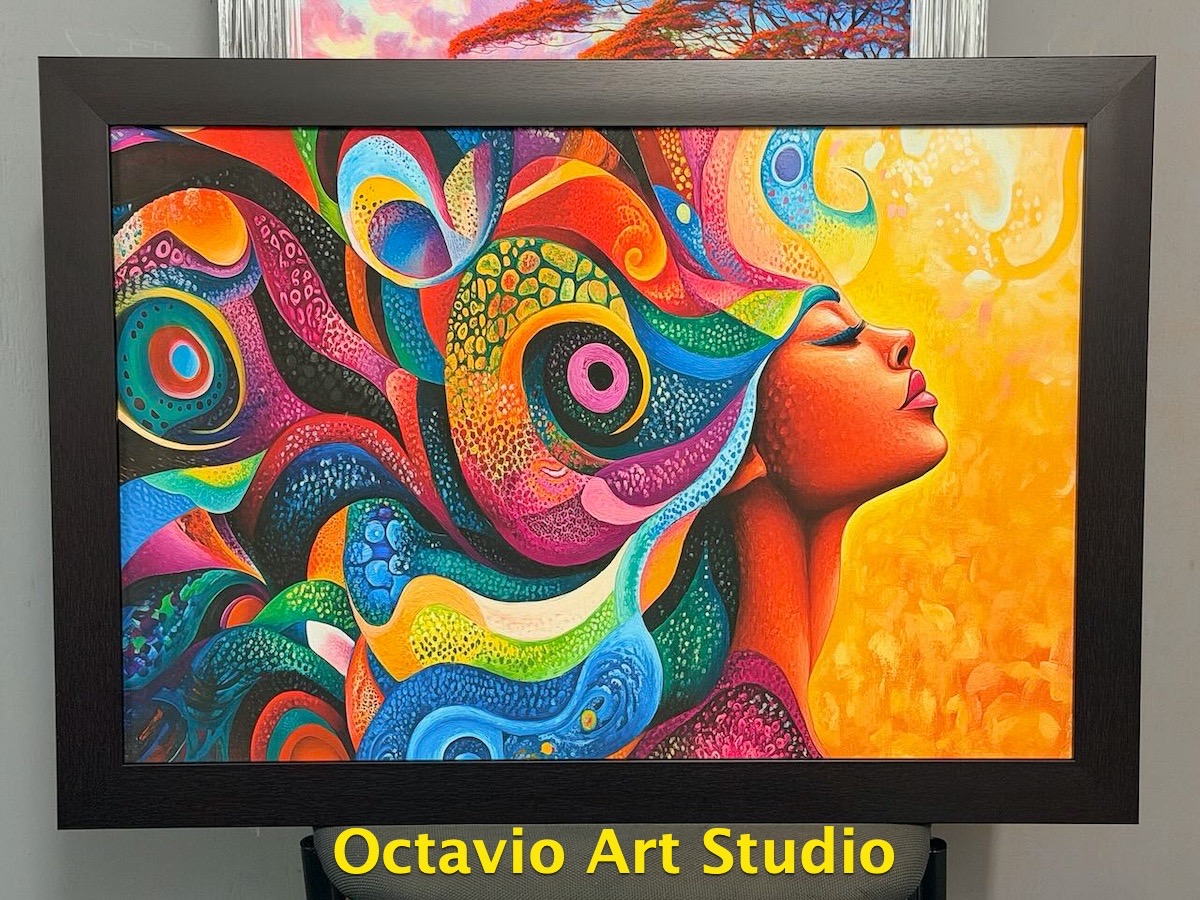 Mujer con Pelo de Colores – Enmarcado profesional sin cristal wengue 34"x24" - Octavio Art Studio