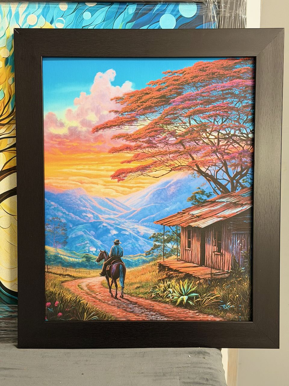 PR-1031 A Caballo Voy En El Campo De Puerto Rico – Tamaño 20x24" con enmarcado profesional color wengue (Vertical)