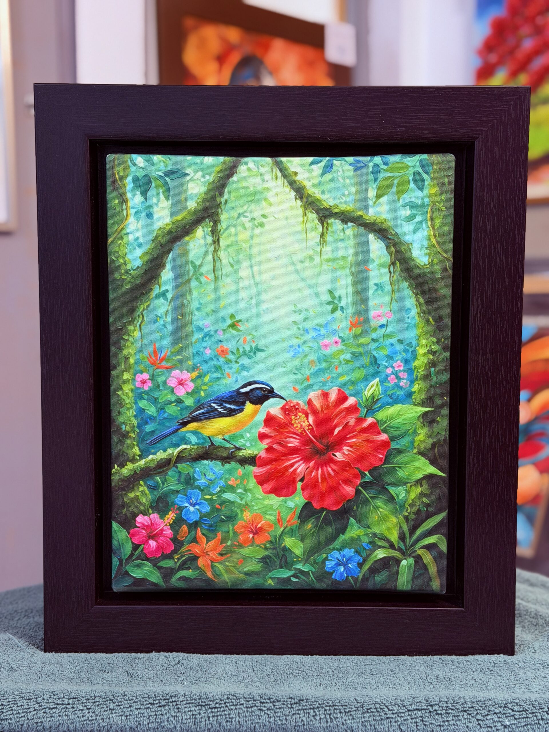 2607 – Reinita Con Amapola En El Bosque Florido (Vertical) - Marco flotante color wengue 15"x18"